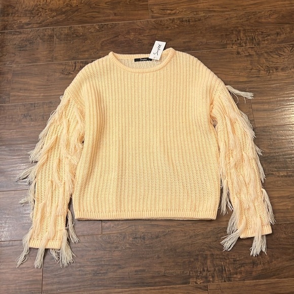 NWT Simplee Sweater W/Fringe Sleeves, Sz. M. - Picture 7 of 12